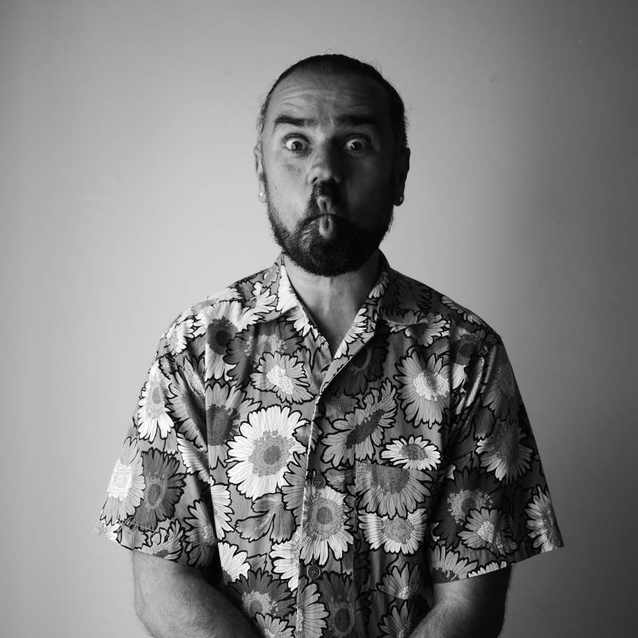 mister vertigo gesto frente blanco y negro