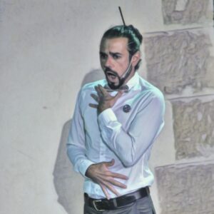 Planeta poesía es Nacho atienza que puede ser maestro de ceremonias o presentar eventos o entregas de premios a través de la poesía